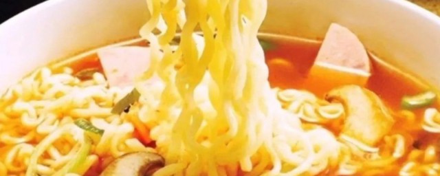 方便面不能和什么一起吃