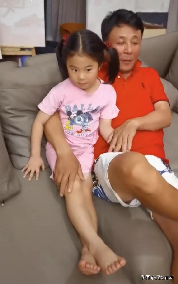 陳夢和樊振東啥關系（男帥女美！樊振東掌鏡和陳夢自拍，王楠全家觀戰，女兒喜歡孫穎莎）