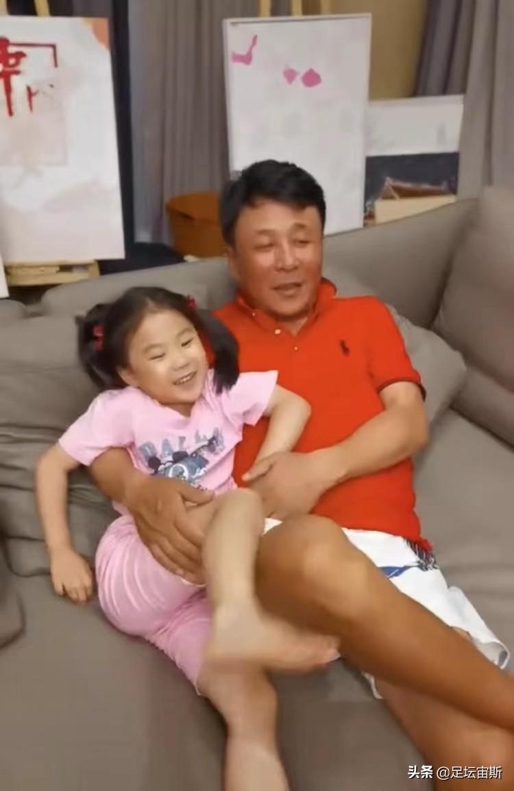 陳夢和樊振東啥關系（男帥女美！樊振東掌鏡和陳夢自拍，王楠全家觀戰，女兒喜歡孫穎莎）
