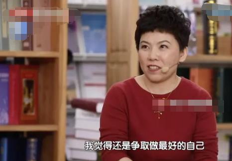 與半人高兒子同框（鄧亞萍一家三口罕同框，15歲兒子比爸還高，嘴邊一圈胡茬顯成熟）