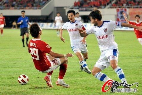 郜林反重力假摔解說（中超假摔top5：郜林反重力驚世界 國安悍將“玩死”標王）