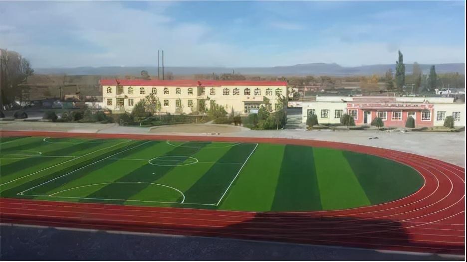 人工草坪適合哪種足球鞋（如何正確的在人造草坪場地上運(yùn)動(dòng)）