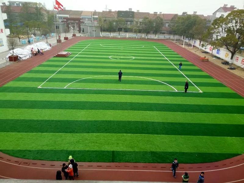 人工草坪適合哪種足球鞋（如何正確的在人造草坪場地上運(yùn)動(dòng)）