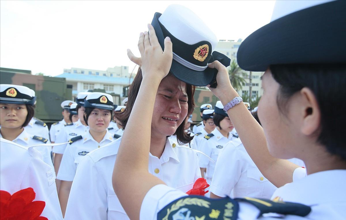 是繼續(xù)留隊(duì)還是先簽后換（兩年義務(wù)兵期滿，是“走”還是“留”，該如何抉擇？建議了解）