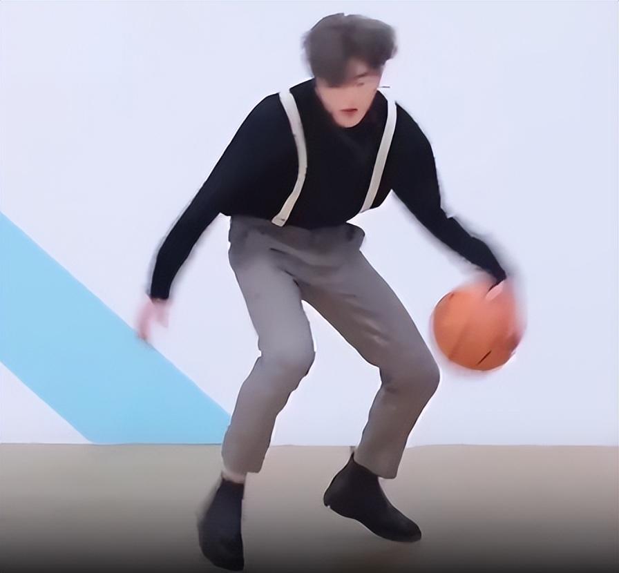 nba形象代言人蔡徐坤（蔡徐坤：手撕黑幕戰勝資本，卻因“打籃球”被全網黑，他經歷了啥）