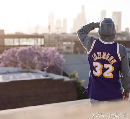 足球服怎么穿視頻（怎么穿球衣？對不起，我只把它當件普通的短袖！）