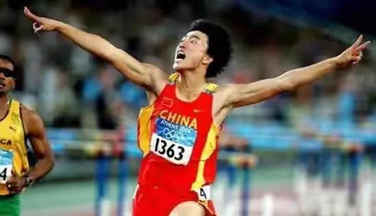 劉翔退役演講詞（劉翔：追夢十朝，十載血淚飄，從今只為自己笑）