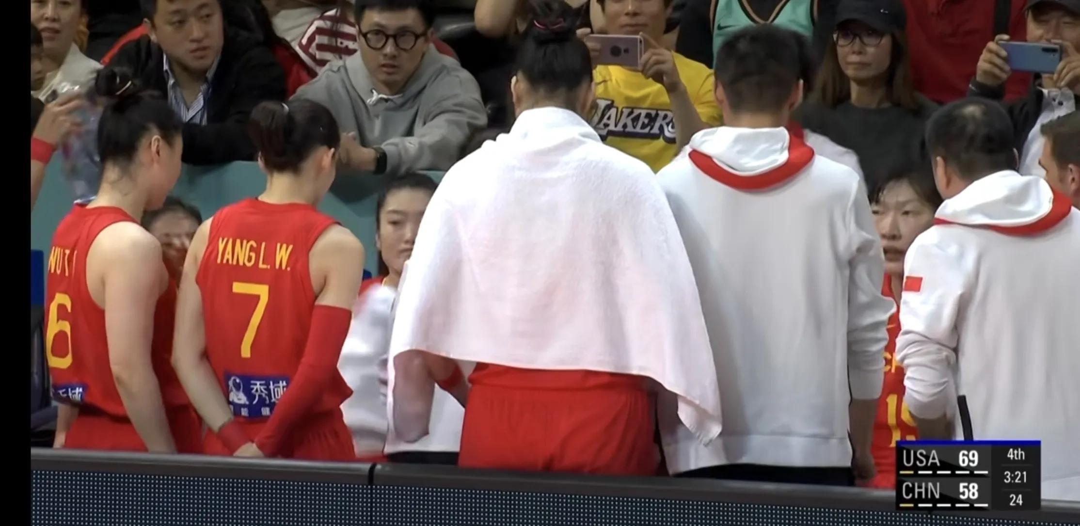 世界杯中國對美國隊直播（正在直播：中國女籃VS美國隊）