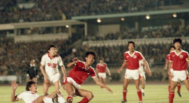 98世界杯預選賽中國隊（回顧國足2002年晉級世界杯：占天時地利人和，現役國足為何趕不上）