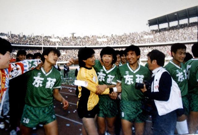98世界杯預選賽中國隊（回顧國足2002年晉級世界杯：占天時地利人和，現役國足為何趕不上）