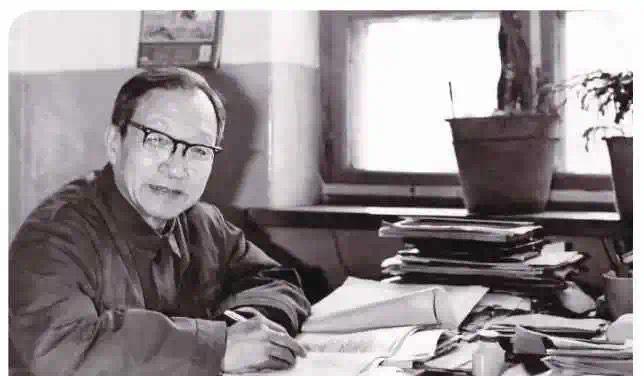 倫敦政經(jīng)學(xué)院校友（英國(guó)大學(xué)知名校友大盤點(diǎn)！快來(lái)看看你和哪些牛人同讀一所學(xué)校？）