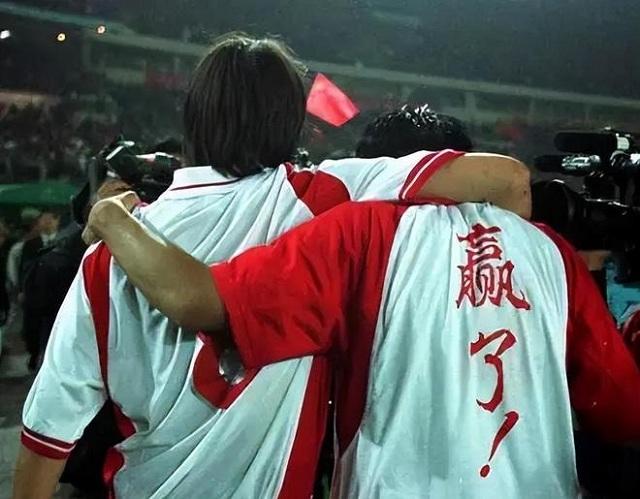 98世界杯預選賽中國隊（回顧國足2002年晉級世界杯：占天時地利人和，現役國足為何趕不上）