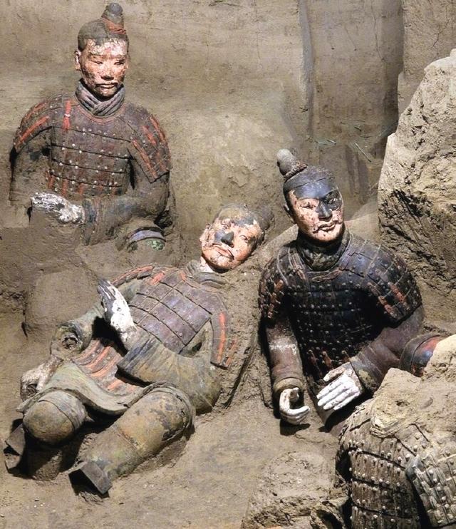 秦始皇兵馬俑（秦始皇陵里有一神秘兵馬俑，至今無法解釋，僅向世人展示過四次）