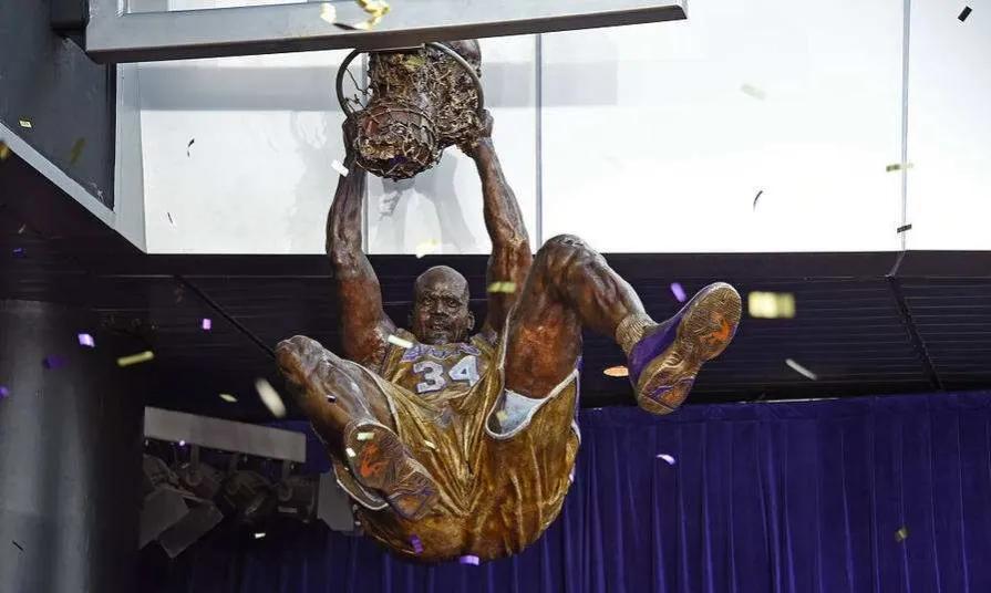 有哪些nba球星有塑像（盤(pán)點(diǎn)NBA中讓球隊(duì)塑立雕像的球星，下一個(gè)擁有雕像的會(huì)是誰(shuí)？）