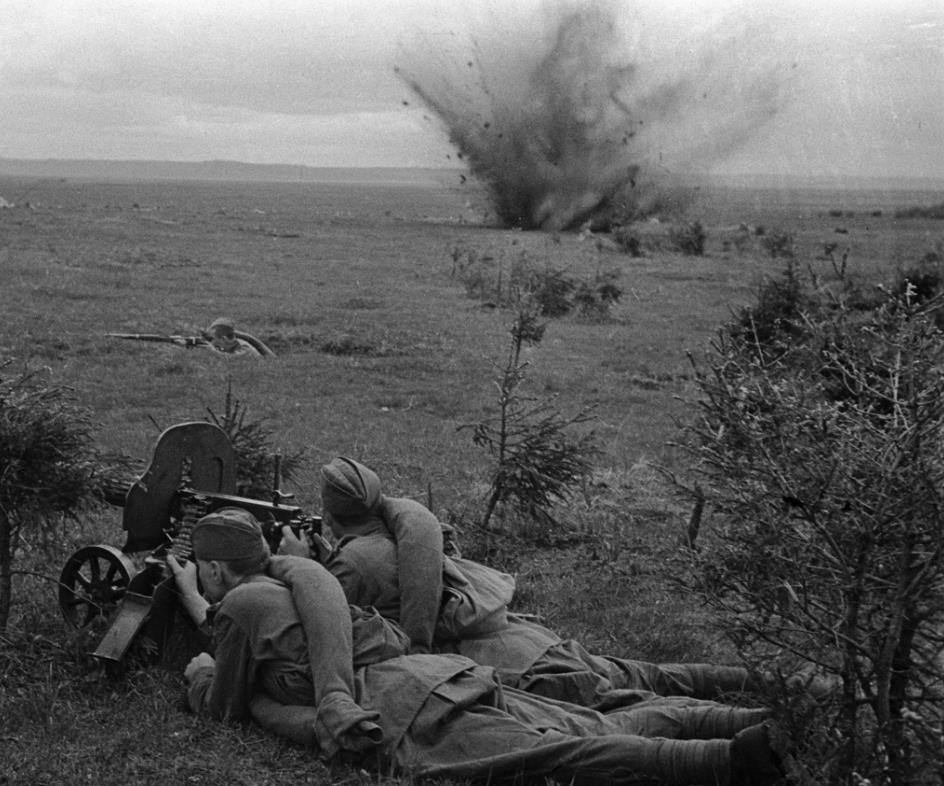 陸軍缺兵少將（羅科索夫榮升16集團軍司令，卻發現缺兵少將，到處撿人抵抗德軍）
