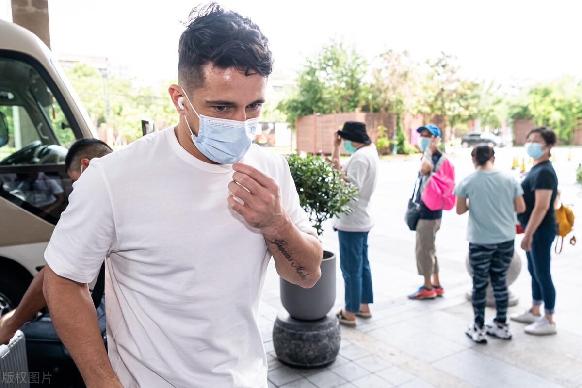為什么足協禁止歸化球員進中超（誰是幕后黑手？歸化國腳想踢中超卻無法登場，身后巨大利益網裹挾）