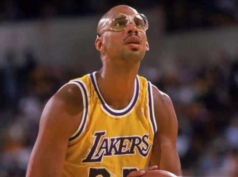 nba裁判不公平（改變冠軍歸屬！盤點NBA最有爭議的十大判罰：裁判決定比賽結果）