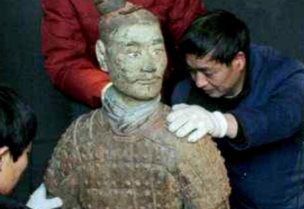 秦始皇兵馬俑（秦始皇陵里有一神秘兵馬俑，至今無法解釋，僅向世人展示過四次）