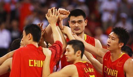 2008年籃球美國vs中國比分（中國隊08年奧運會對陣美國隊，姚明拿下13分，科比和老詹是這數據）