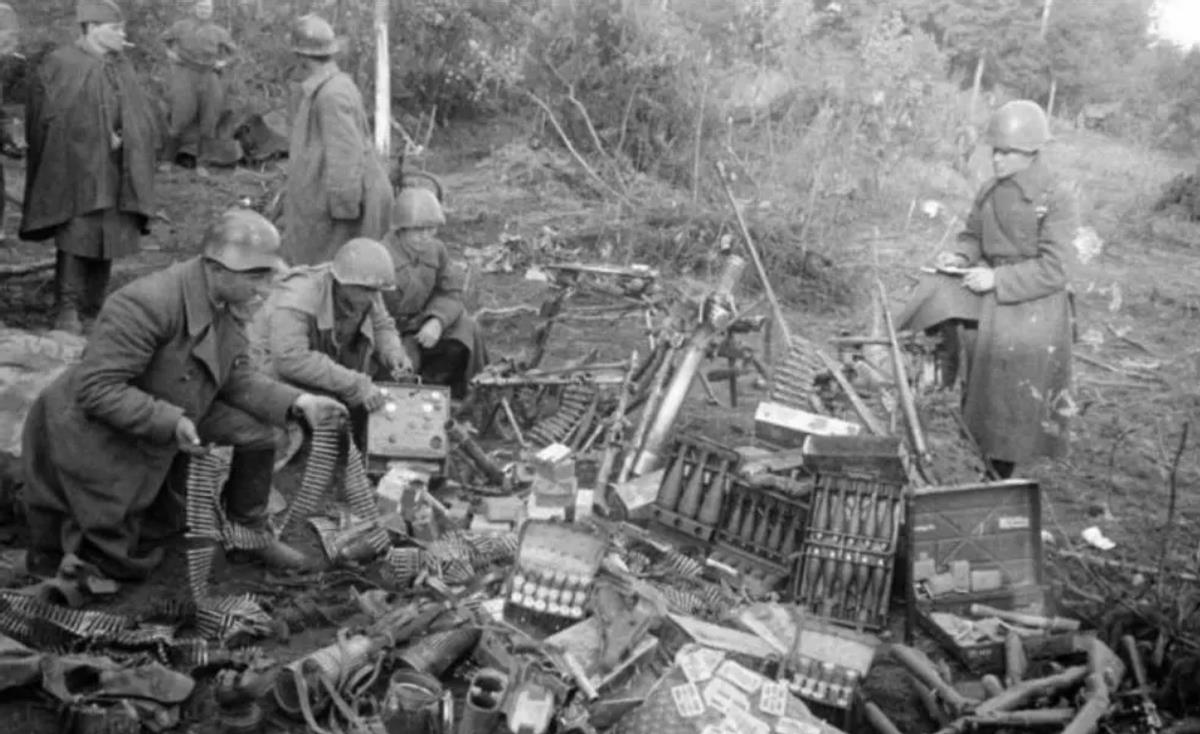 陸軍缺兵少將（羅科索夫榮升16集團軍司令，卻發現缺兵少將，到處撿人抵抗德軍）