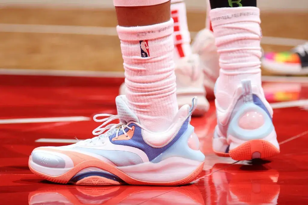 科比上腳過的球鞋（NBA球員上腳：科比單場81分16周年，5雙國產球鞋來了）