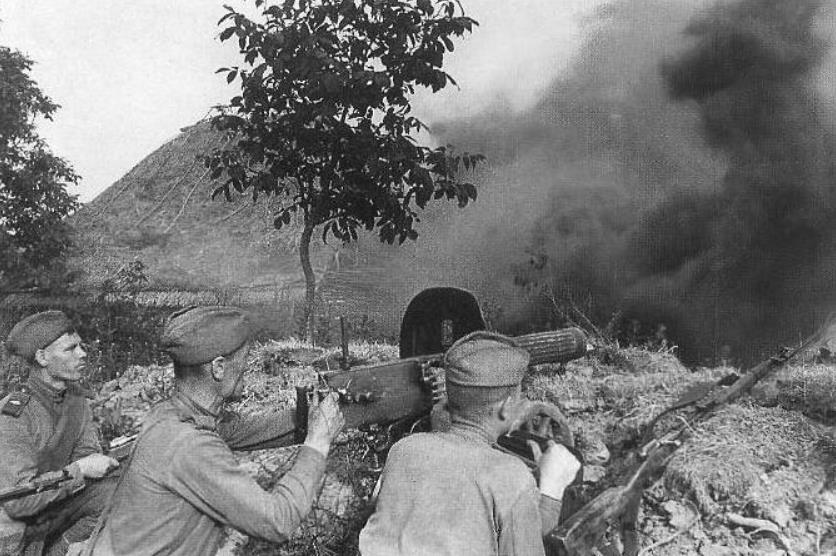 陸軍缺兵少將（羅科索夫榮升16集團軍司令，卻發現缺兵少將，到處撿人抵抗德軍）