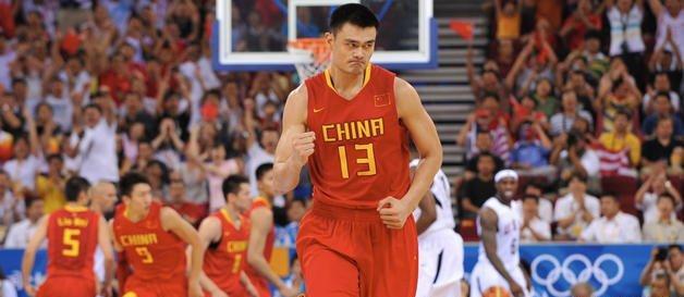 2008年籃球美國vs中國比分（中國隊08年奧運會對陣美國隊，姚明拿下13分，科比和老詹是這數據）