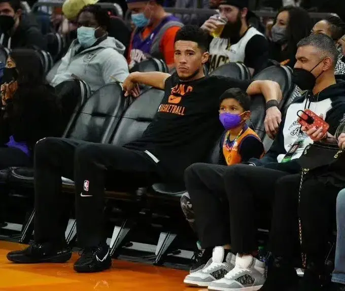 科比上腳過的球鞋（NBA球員上腳：科比單場81分16周年，5雙國產球鞋來了）