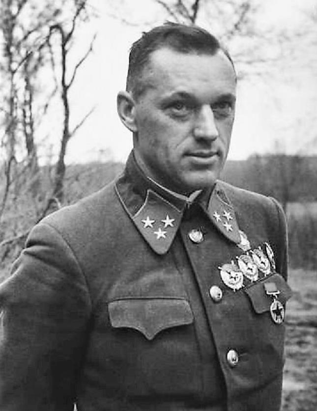 陸軍缺兵少將（羅科索夫榮升16集團軍司令，卻發現缺兵少將，到處撿人抵抗德軍）