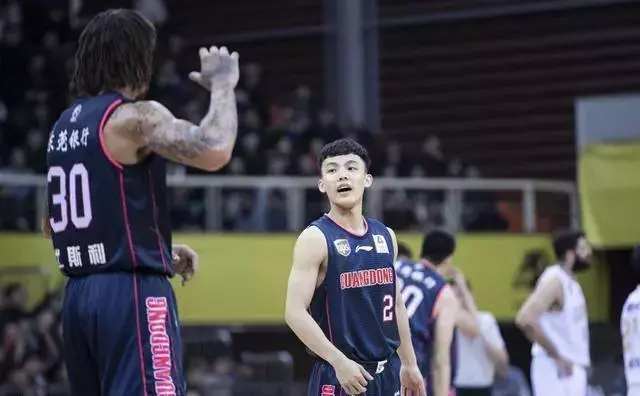 cba100籃球命中率（3秒壓哨絕殺！CBA總決賽100%命中率，這個廣東小伙贊）