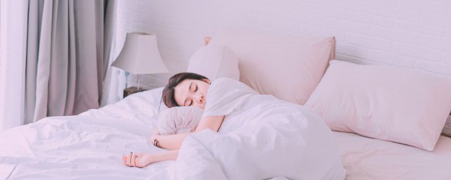 夢見在水里玩耍