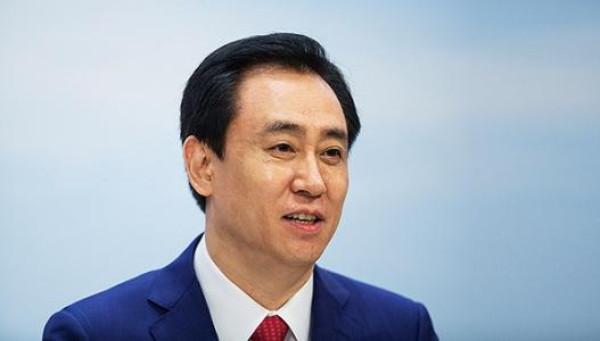 2004年女排教練（中國女排終于贏了，郎平坦言太累，我們也不應該忘記許家印的功勞）