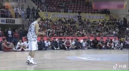 籃球高手視頻素材（一米九的扣籃王！“湖師克星”離CBA不遠了？）