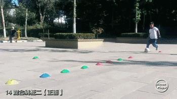 足球繞樁有什么技巧（足球訓練：周清彬繞轉盤帶訓練合集（從入門到進階））