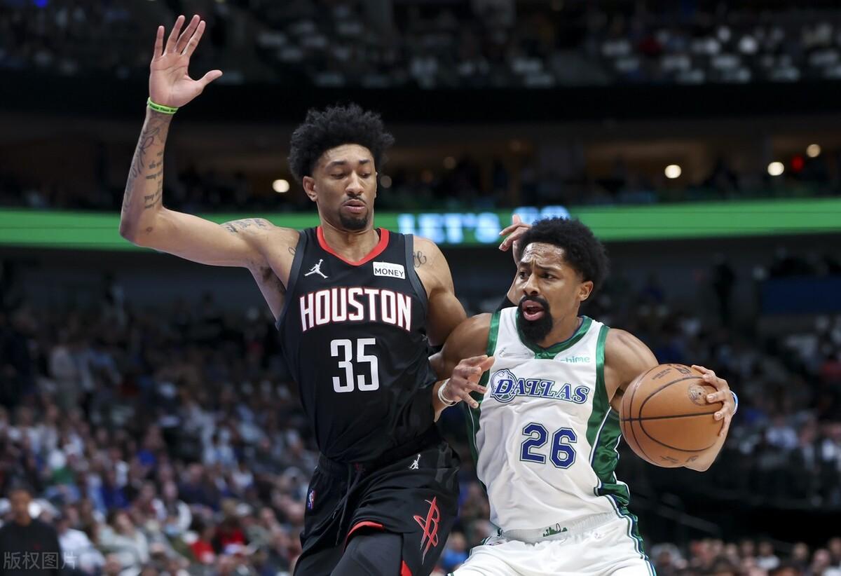 nba有哪些球星打過cba（CBA不要的人，在NBA打首發！3年4100萬美元，火箭簽他賺大了）