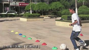 足球繞樁有什么技巧（足球訓練：周清彬繞轉盤帶訓練合集（從入門到進階））