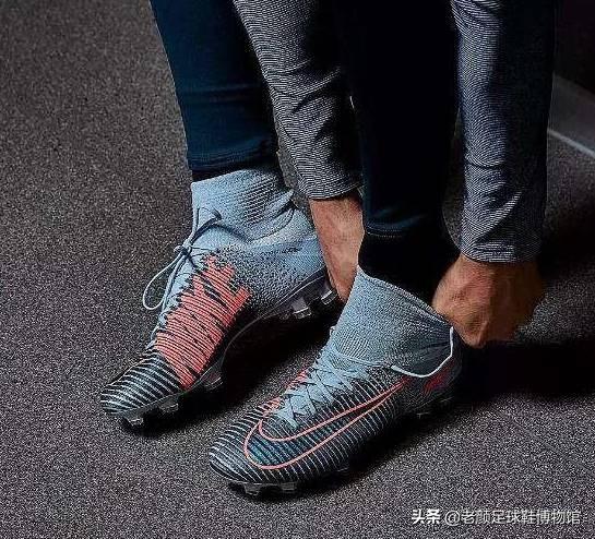 踢足球適合穿什么鞋（來個技術貼，足球鞋選購小竅門，如何網購一雙適合自己的球鞋）
