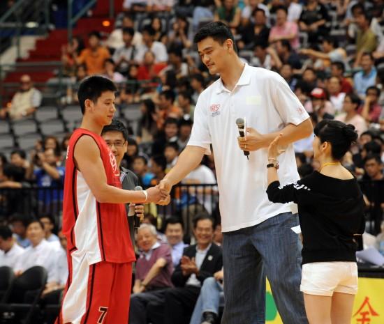 姚明慈善賽臺北開打（回顧2010年姚基金臺北慈善賽，臺北市長陪坐場邊，林書豪剛進入NBA，周杰倫、羅志祥當場跪拜姚明）