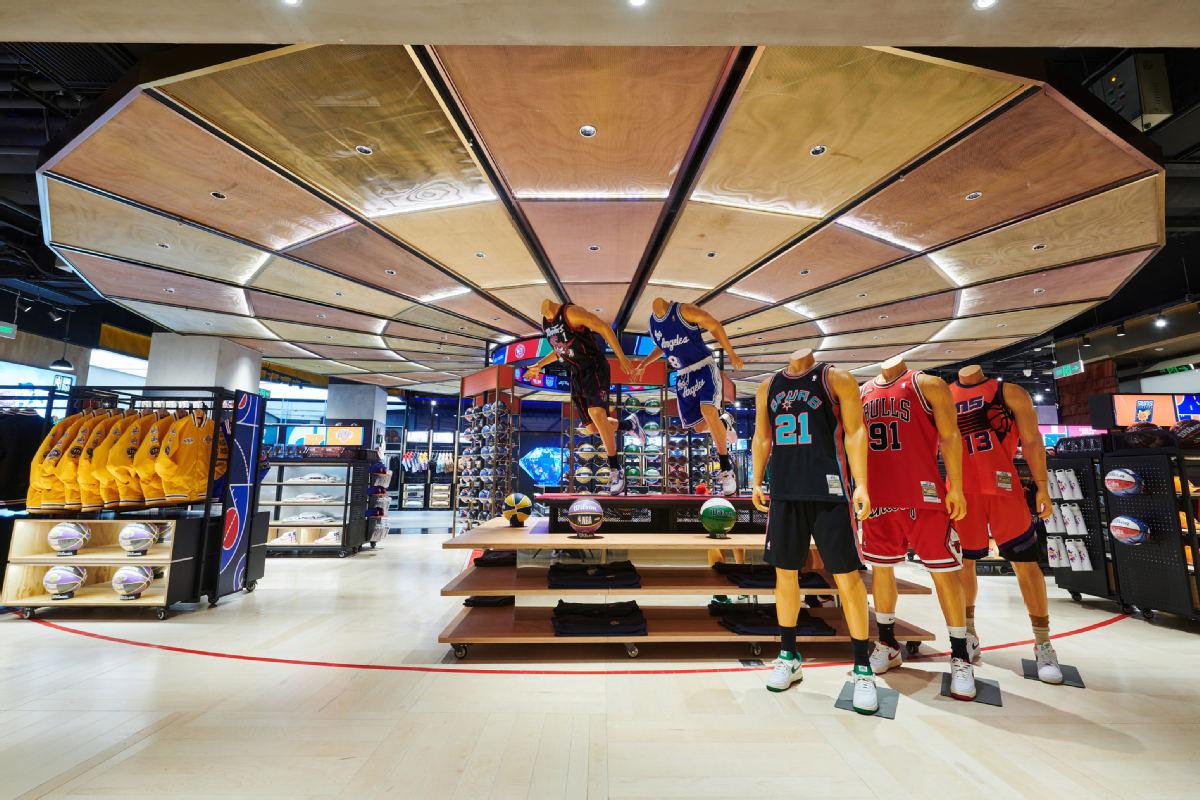 籃球在哪買啊（融合籃球文化與當地特色 新形象NBA旗艦店在天津開業）