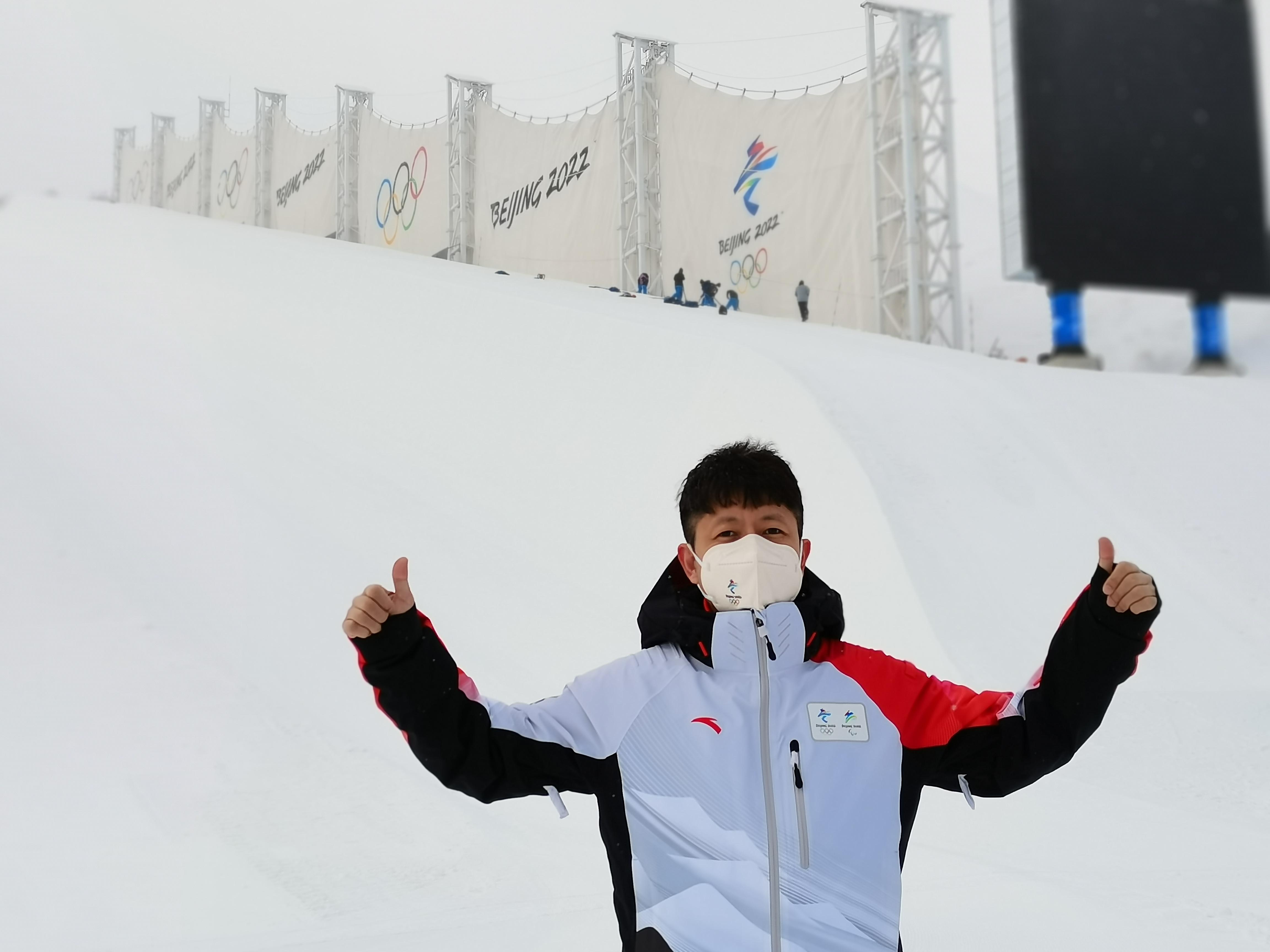 滑雪的單板和雙板有啥區別（初上雪場，滑雪板選擇單板還是雙板好？冬奧裁判劉鑫為您解析）