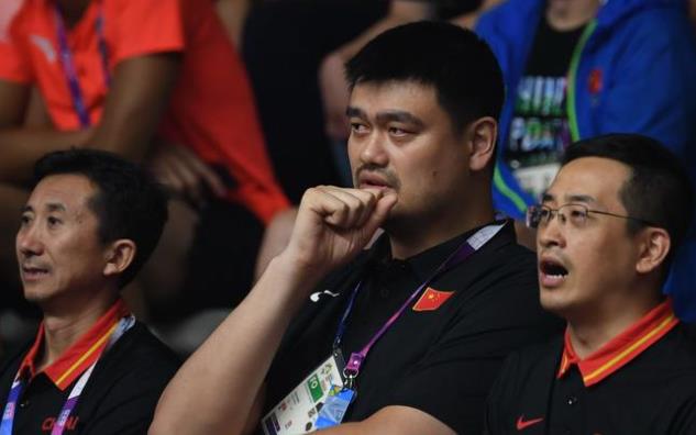 cba裁判為什么一直不改變（CBA裁判那么黑，為什么籃協主席姚明不整頓下？原因只有1個！）