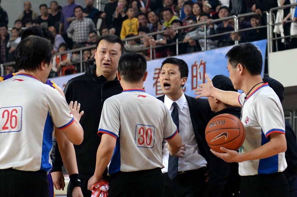 cba裁判為什么一直不改變（CBA裁判那么黑，為什么籃協主席姚明不整頓下？原因只有1個！）