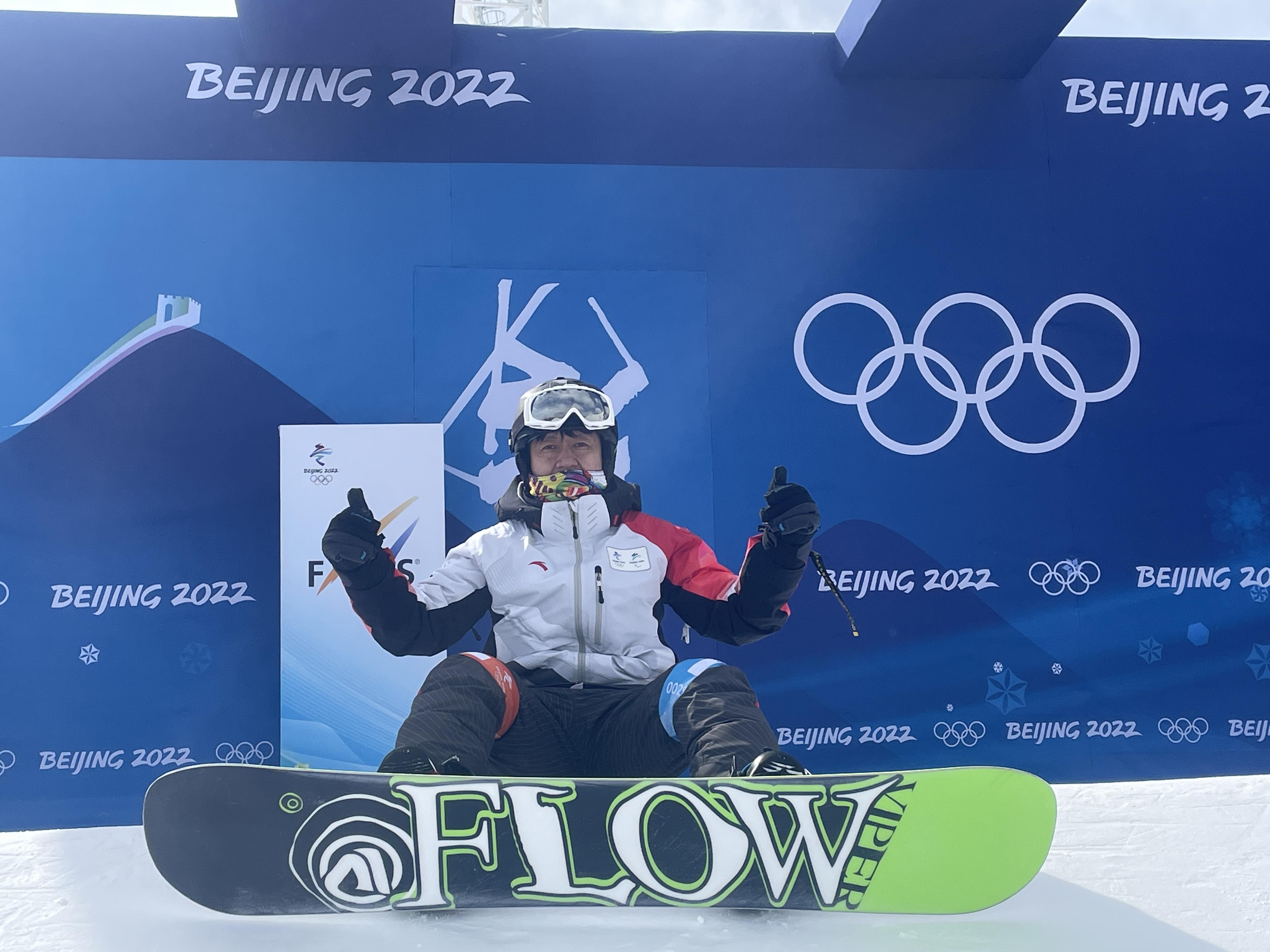 滑雪的單板和雙板有啥區別（初上雪場，滑雪板選擇單板還是雙板好？冬奧裁判劉鑫為您解析）
