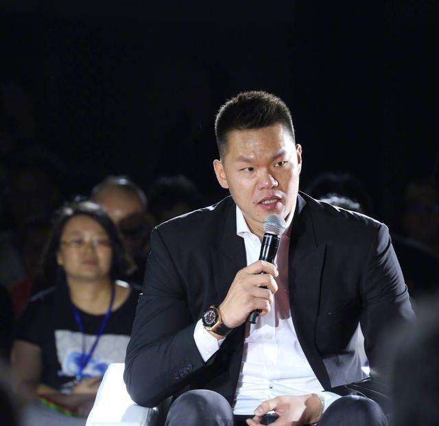 詹姆斯cba為什么那么多人（曝多支球隊有意邁克-詹姆斯，朱芳雨會梭哈嗎？休賽期就關注他了）