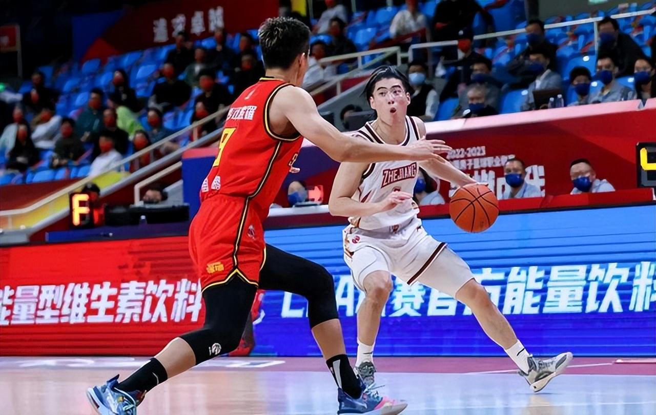 籃球排名國(guó)家隊(duì)（CBA最新排名！浙江7連勝領(lǐng)跑，遼寧第3廣東第15，上海僅排倒數(shù)第2）