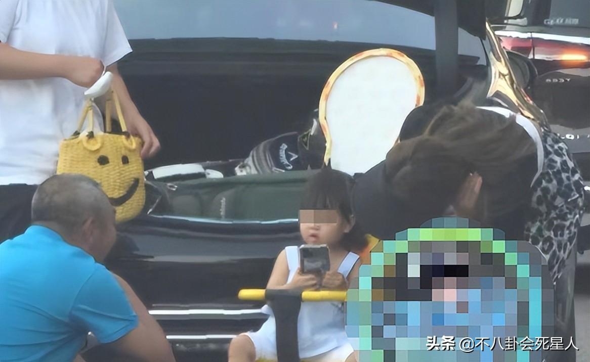 透露媒體報道他有了個閨女（34歲釋小龍被曝已婚生女，女兒臉蛋圓潤，妻子身材窈窕贏過何潔）