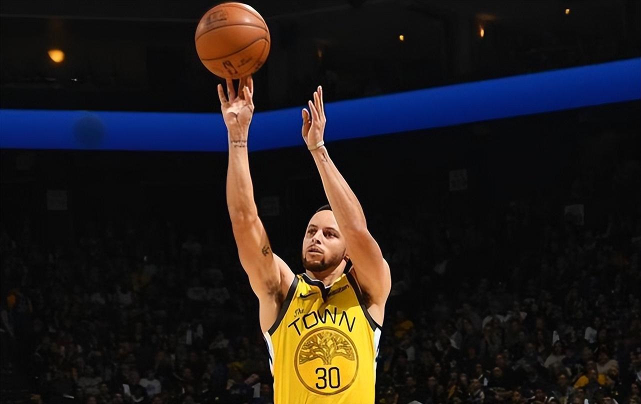 為什么nba要換小球（一個規則的變動，成就庫里的勇士王朝，讓NBA小球時代到來）