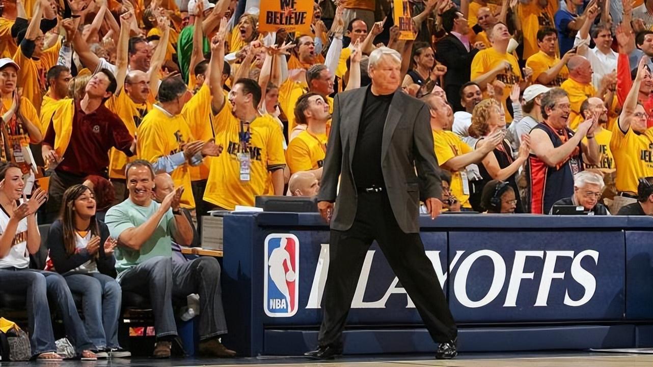 為什么nba要換小球（一個規則的變動，成就庫里的勇士王朝，讓NBA小球時代到來）