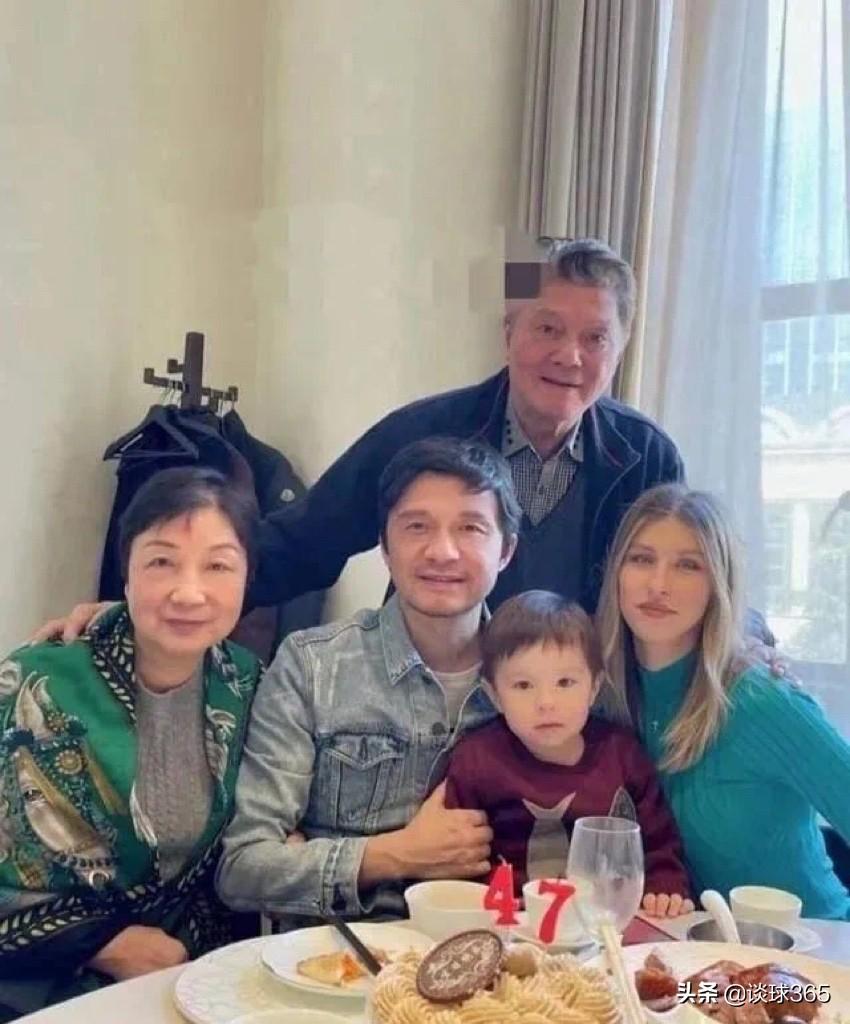大連足球俱樂部歷任老板（大連人新任主帥，曾因酒后失言下課，與名模前妻離婚后娶外籍美女）