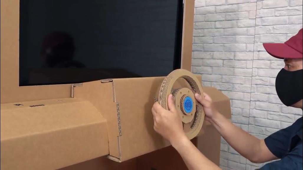 馬里奧賽車的小賽車（游戲不過癮 日本玩家用紙板制作真人馬里奧賽車）